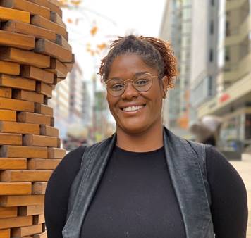 Headshot of Dani on a city street